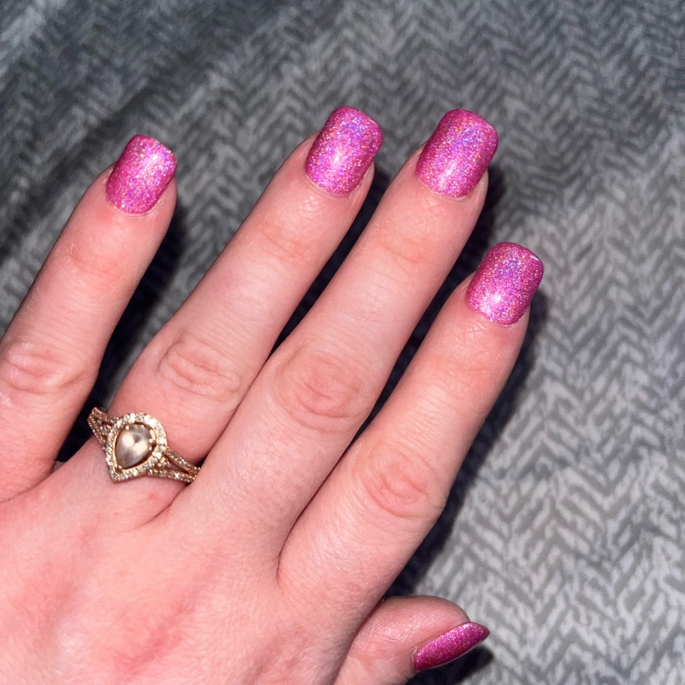 Holographic gel polish press ons